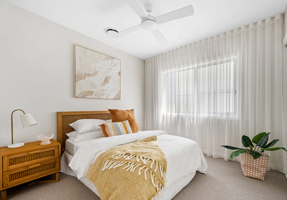 gallery-easton-260-goldcoast-bed2-2